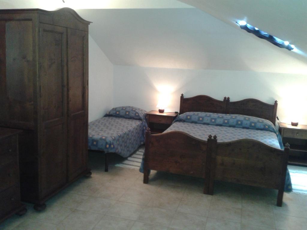 Residence Gnura Momma Locri Zimmer foto