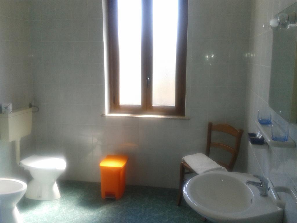 Residence Gnura Momma Locri Zimmer foto
