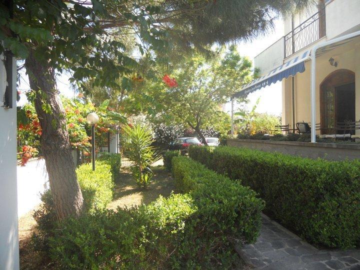 Residence Gnura Momma Locri Exterior foto