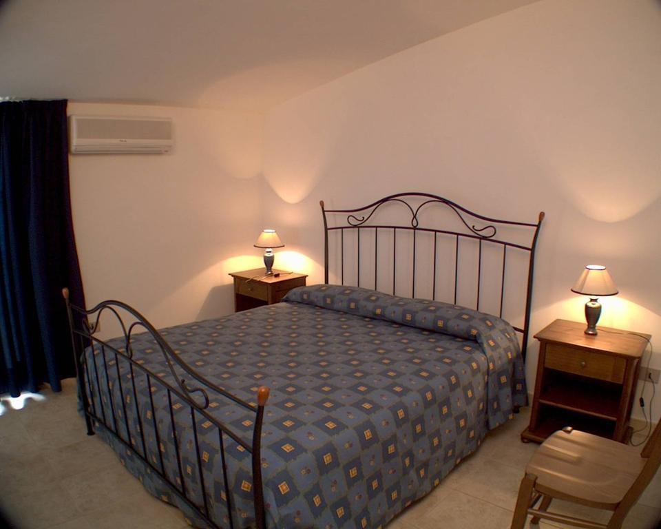Residence Gnura Momma Locri Zimmer foto